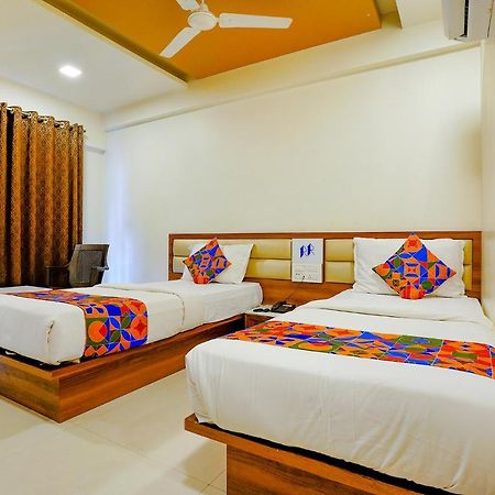 Fabhotel Ramjis Residency 나식 외부 사진